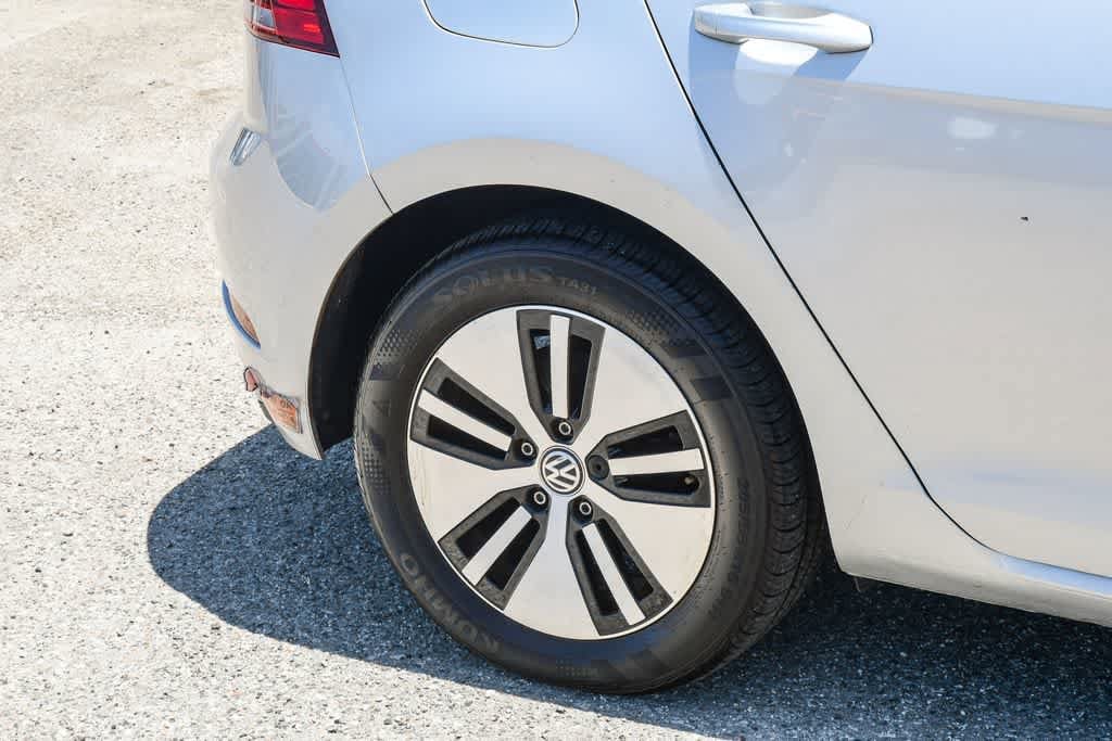 Thumbnail: 2019 Volkswagen e-Golf - 10