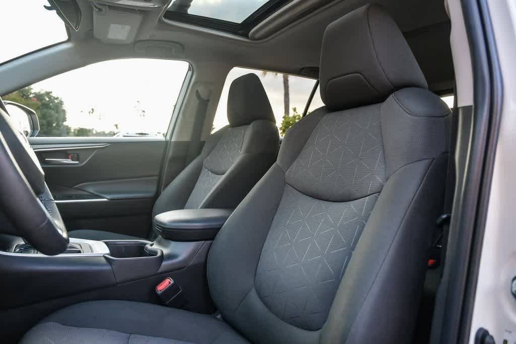 Thumbnail: 2023 Toyota RAV4 - 17