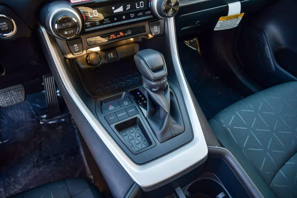 Thumbnail: 2025 Toyota RAV4 - 21