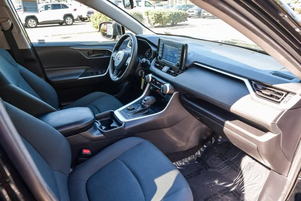 Thumbnail: 2021 Toyota RAV4 - 15