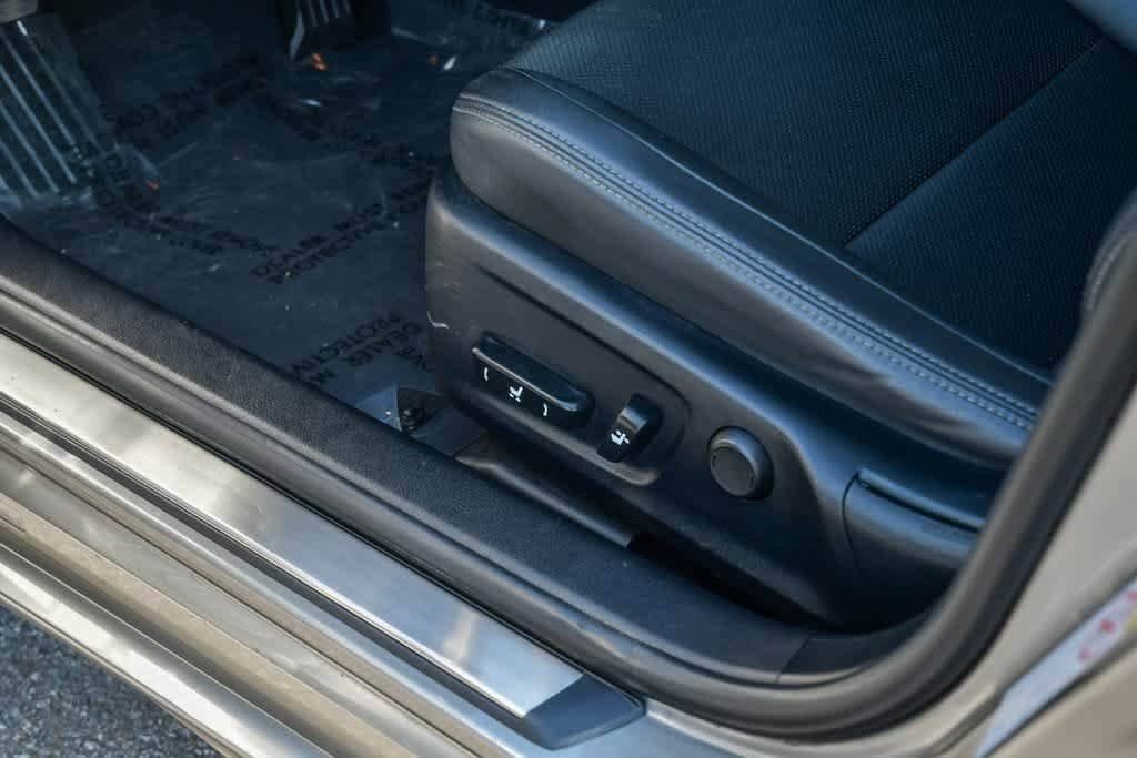 Thumbnail: 2016 Lexus IS - 20