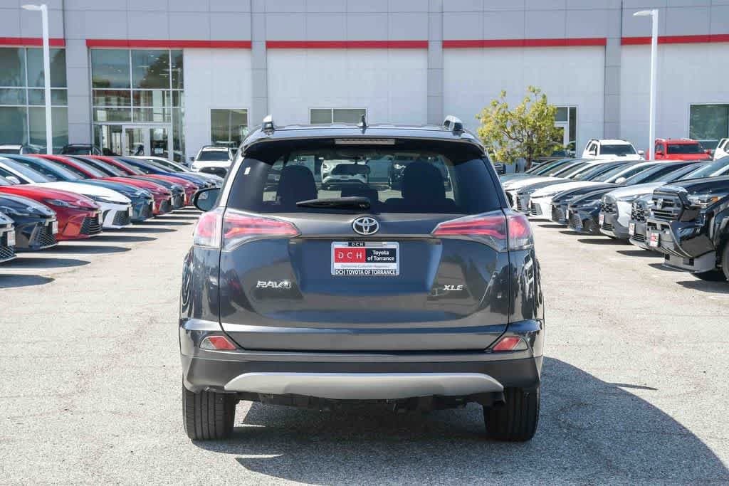 2016 Toyota RAV4 XLE photo 3