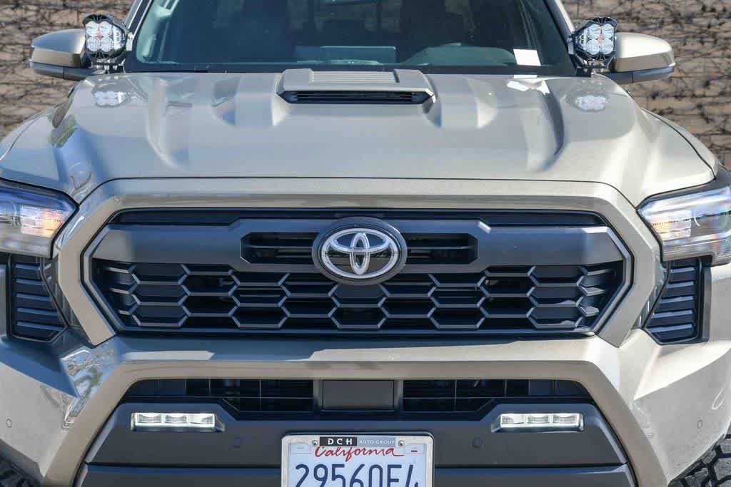 2025 Toyota Tacoma Hybrid TRD Sport photo 4