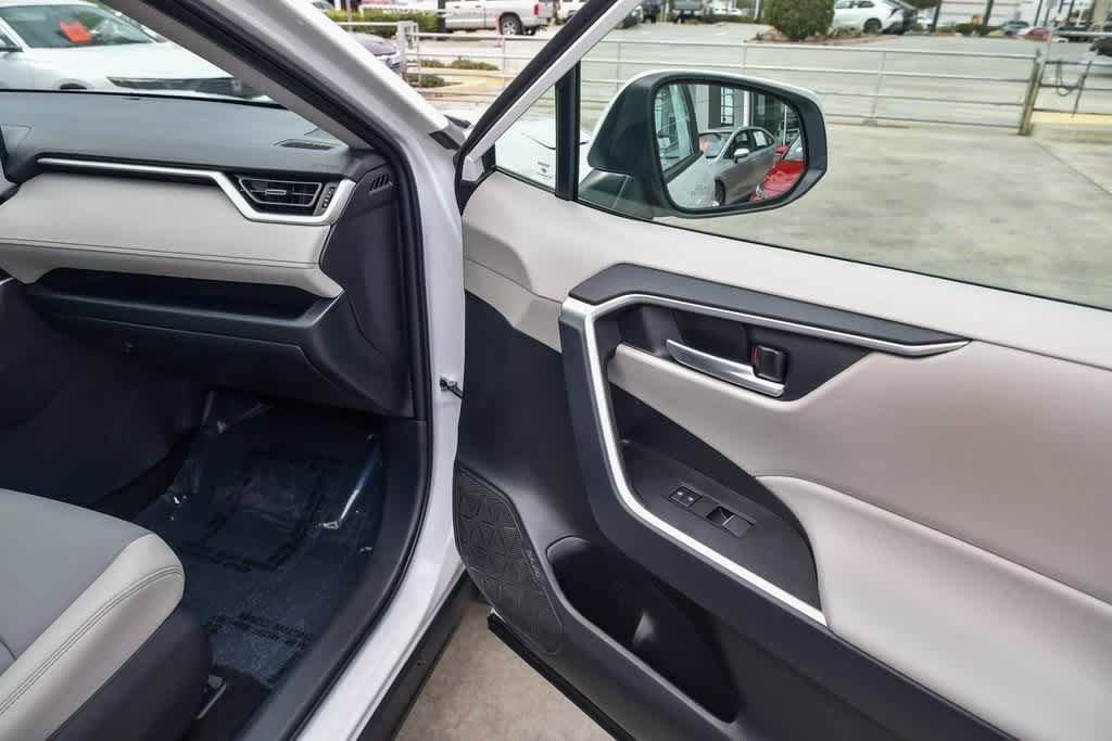 Thumbnail: 2025 Toyota RAV4 - 17