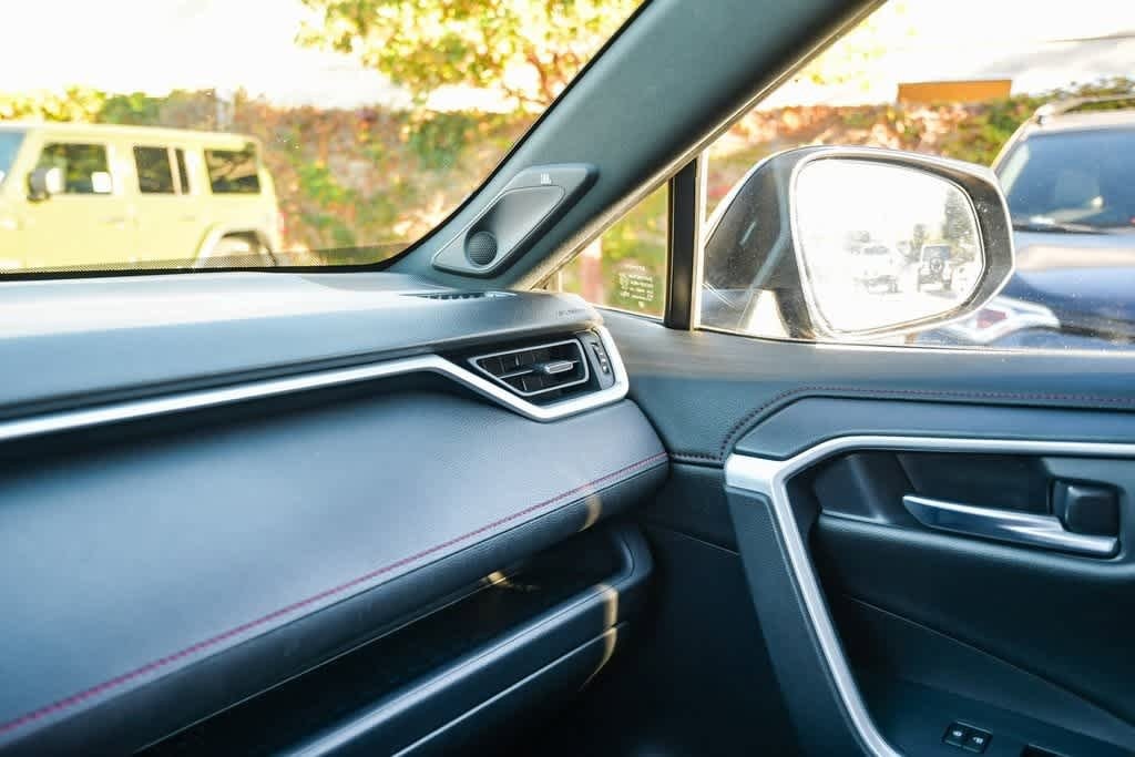 Thumbnail: 2022 Toyota RAV4 - 25