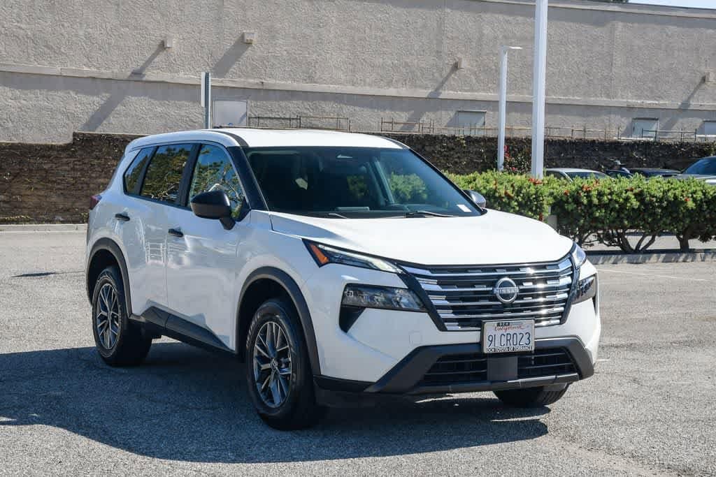2024 Nissan Rogue S photo 2