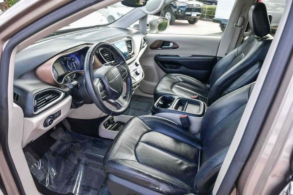 Thumbnail: 2017 Chrysler Pacifica - 17