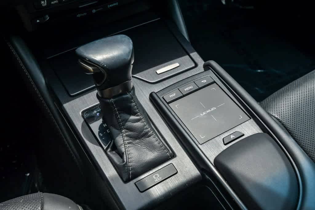 Thumbnail: 2020 Lexus ES - 23
