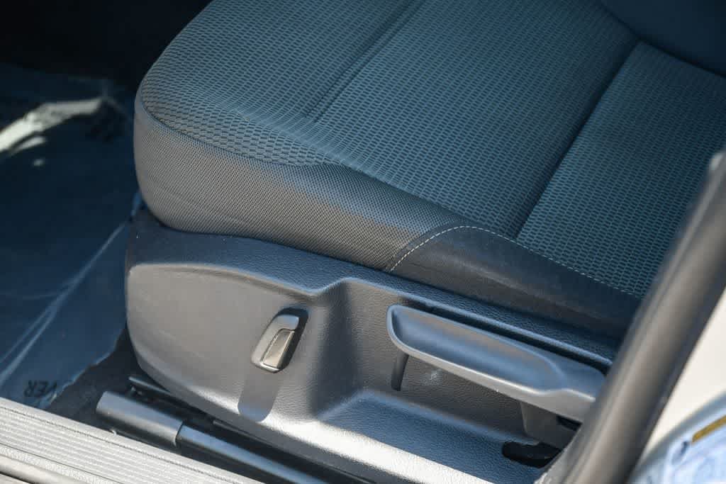 Thumbnail: 2019 Volkswagen e-Golf - 25