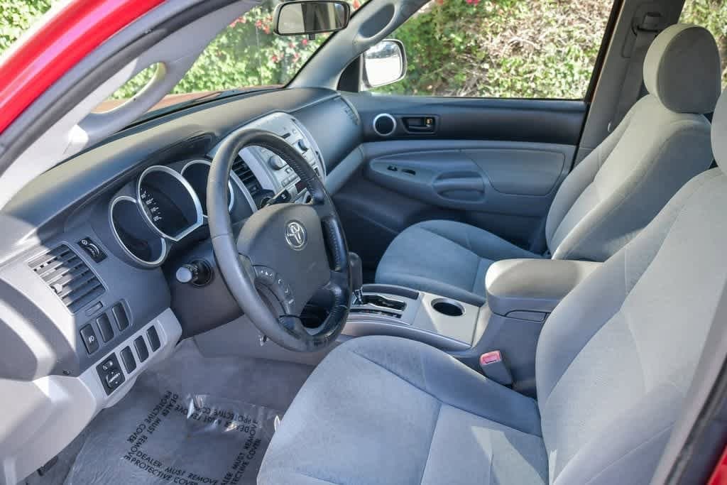 Thumbnail: 2006 Toyota Tacoma - 17