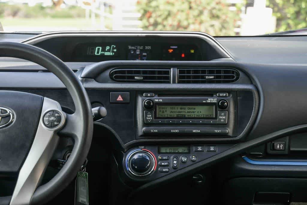 Thumbnail: 2013 Toyota Prius c - 14