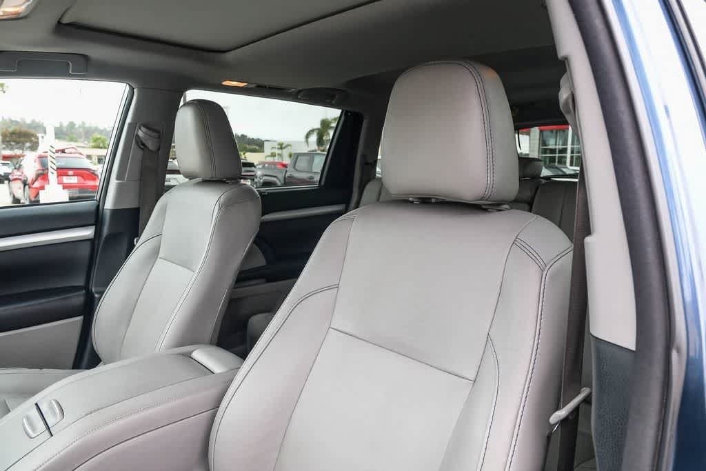 Thumbnail: 2017 Toyota Highlander - 16