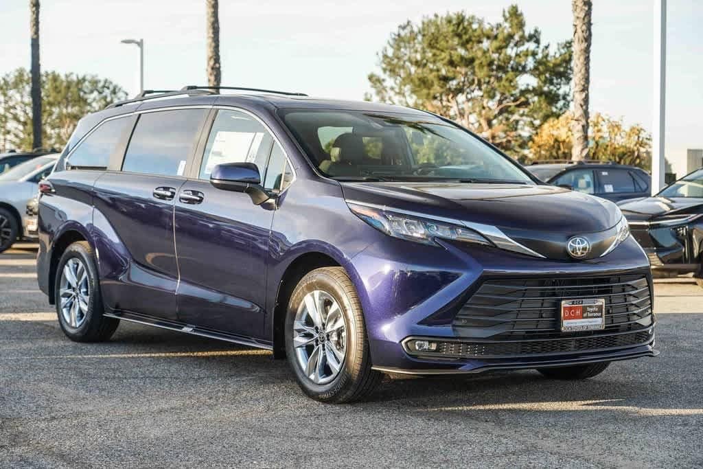 Thumbnail: 2026 Toyota Sienna - 5