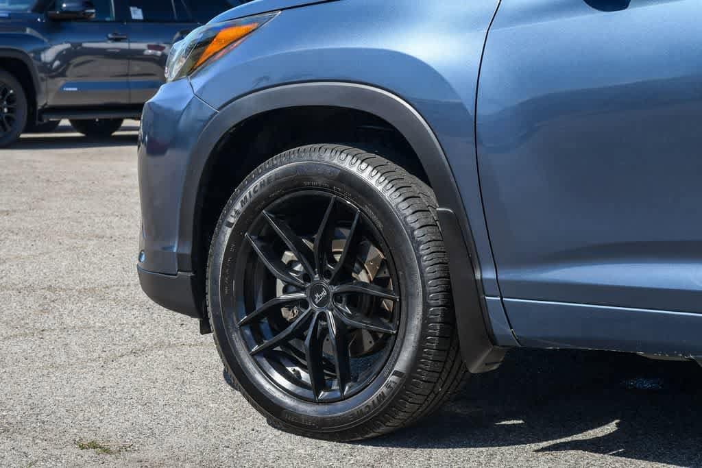 Thumbnail: 2019 Toyota Highlander - 10