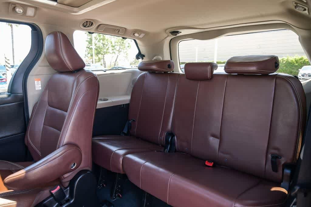 Thumbnail: 2015 Toyota Sienna - 20