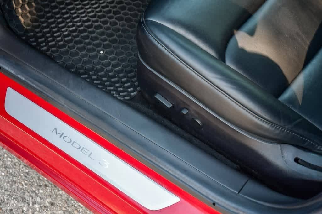 Thumbnail: 2019 Tesla Model 3 - 21