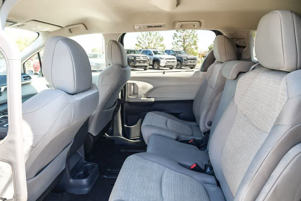 Thumbnail: 2024 Toyota Sienna - 18