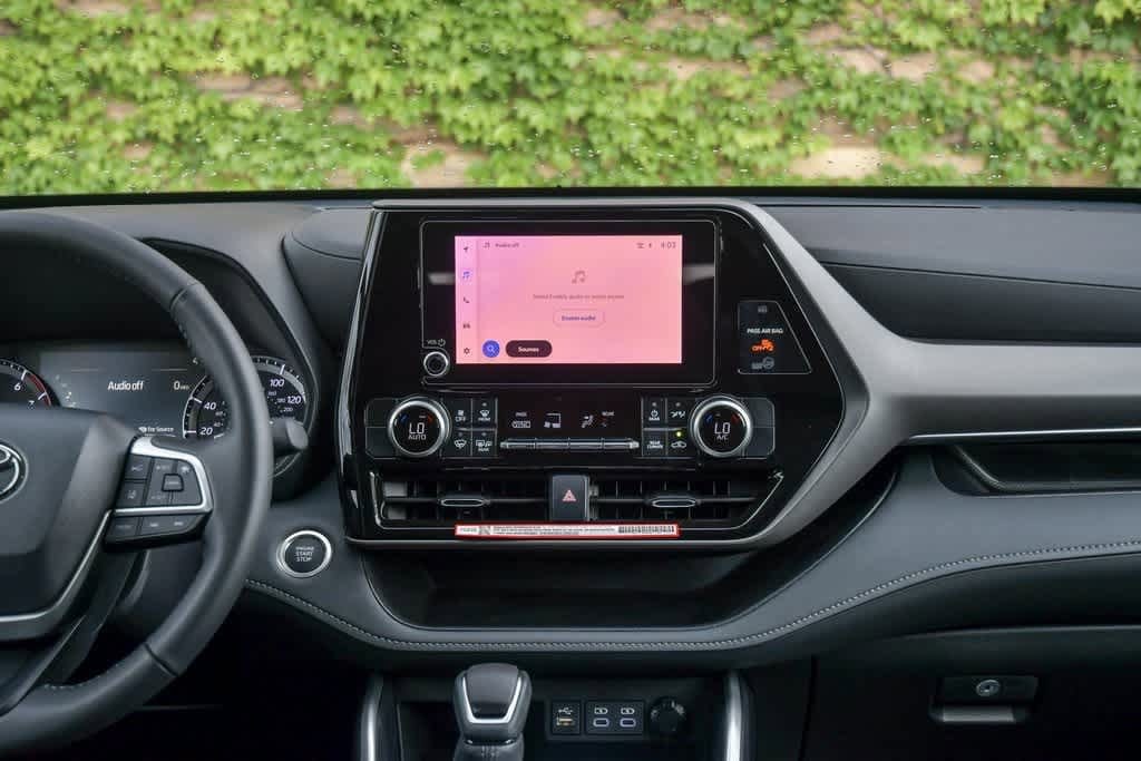 2025 Toyota Highlander LE 13
