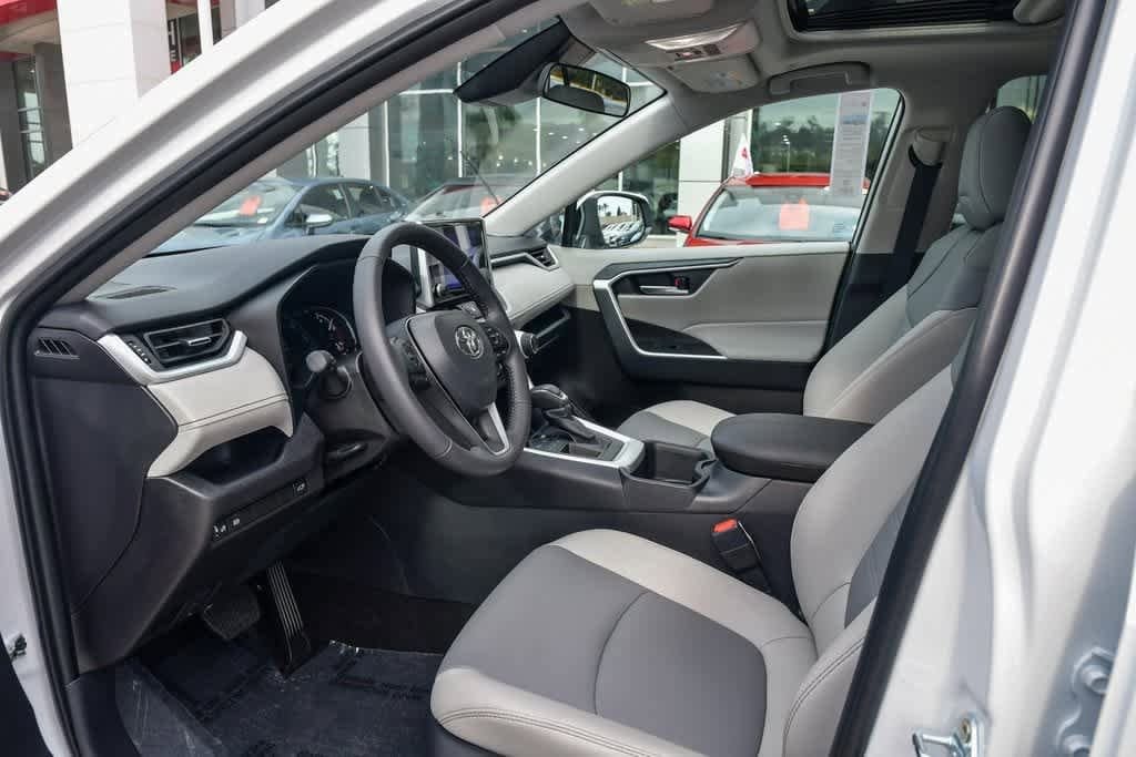 Thumbnail: 2025 Toyota RAV4 - 18