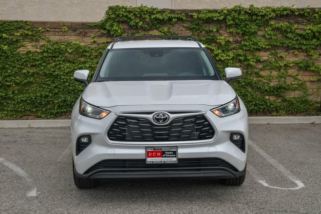 2025 Toyota Highlander LE 2