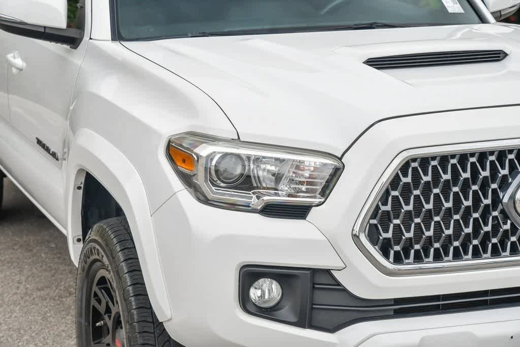 2019 Toyota Tacoma TRD Sport photo 4