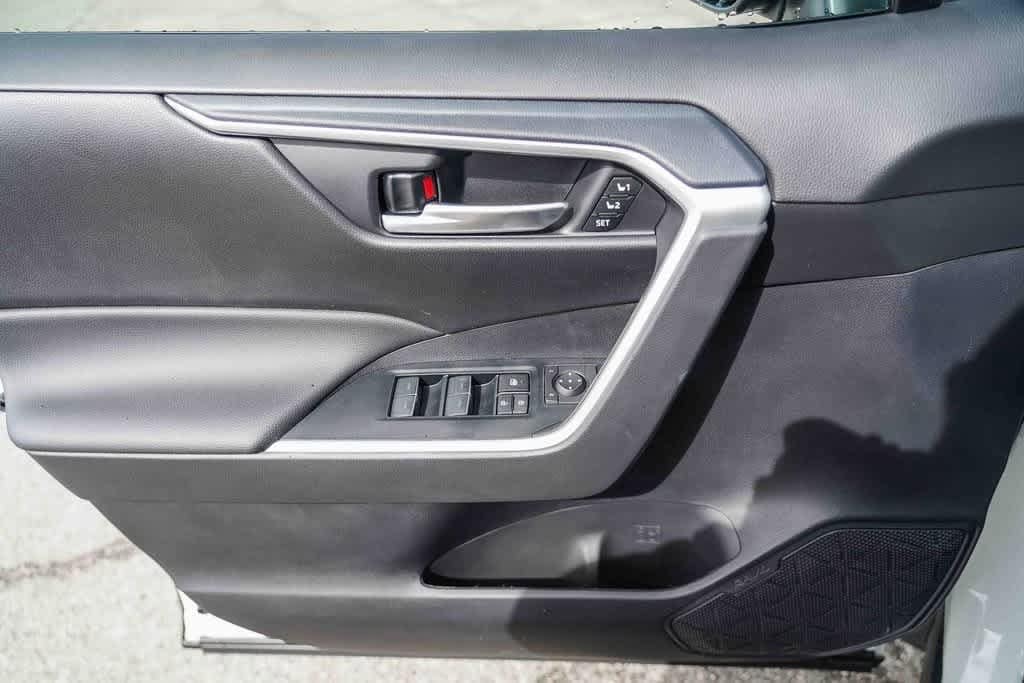 Thumbnail: 2025 Toyota RAV4 - 21