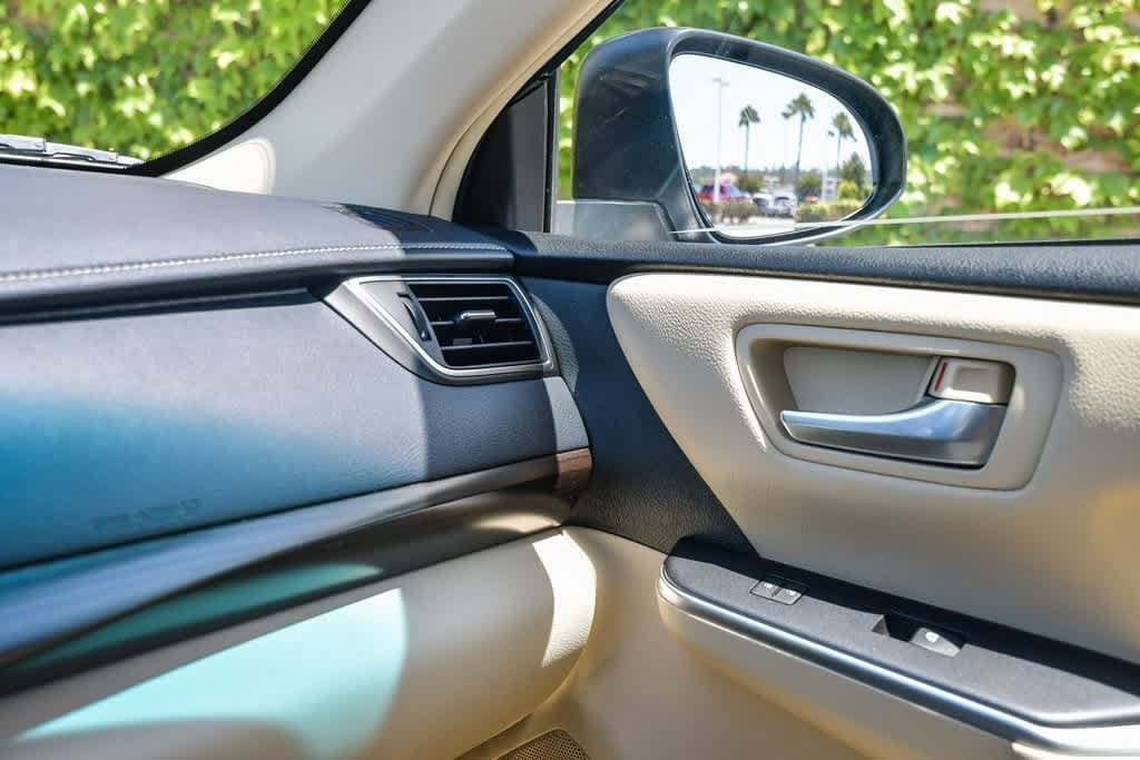 2015 Toyota Camry LE 26