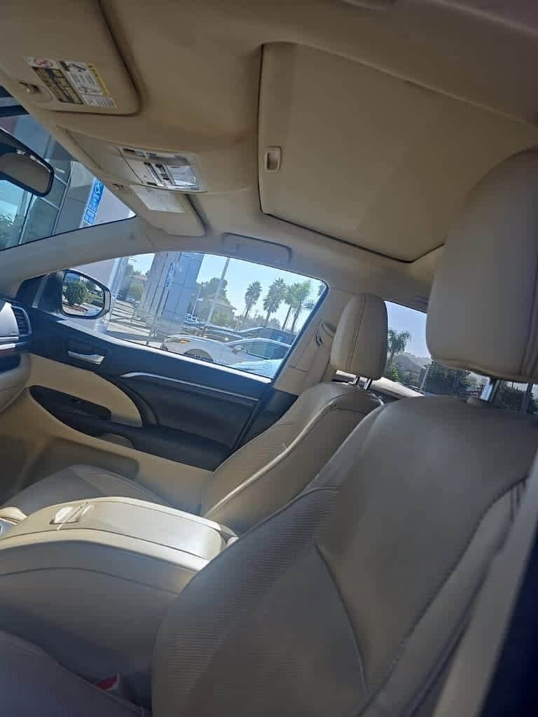 Thumbnail: 2014 Toyota Highlander - 7