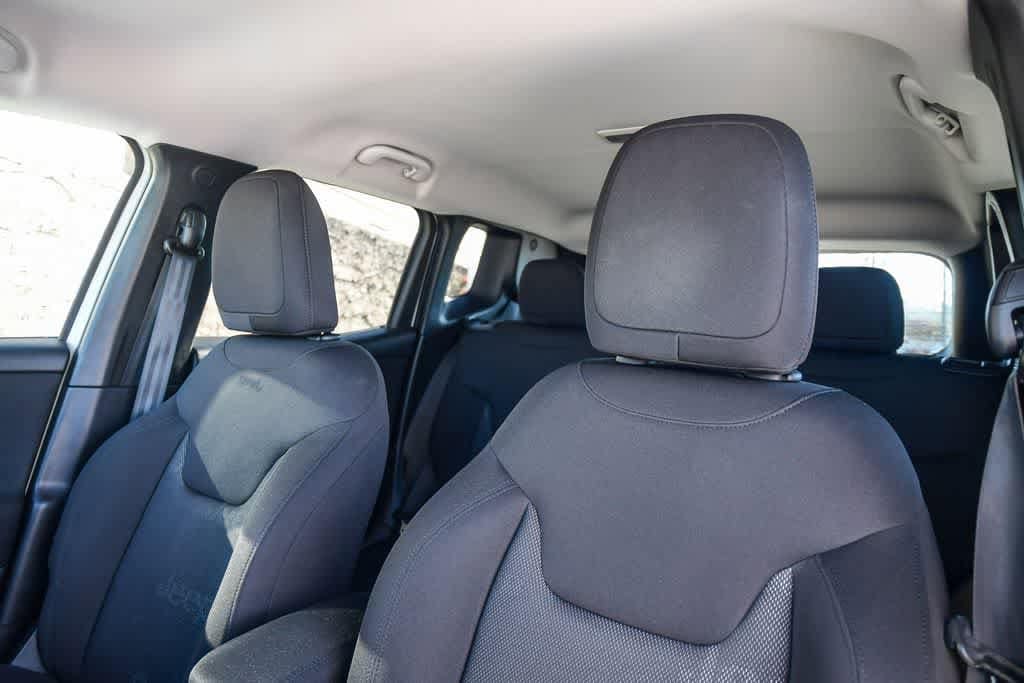 Thumbnail: 2016 Jeep Renegade - 17
