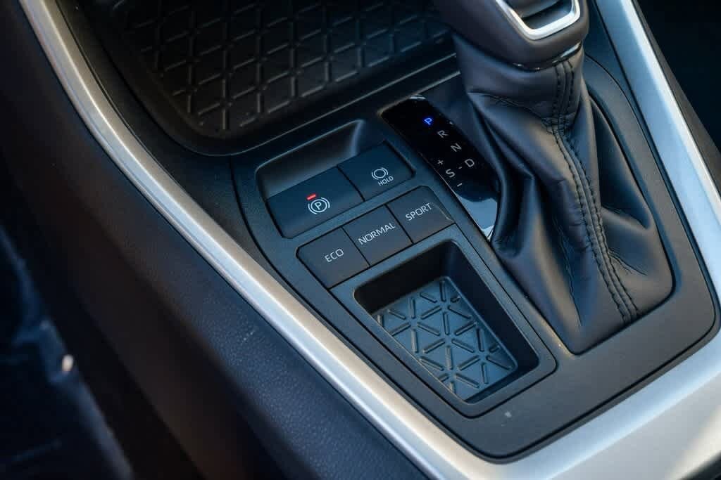 Thumbnail: 2025 Toyota RAV4 - 22