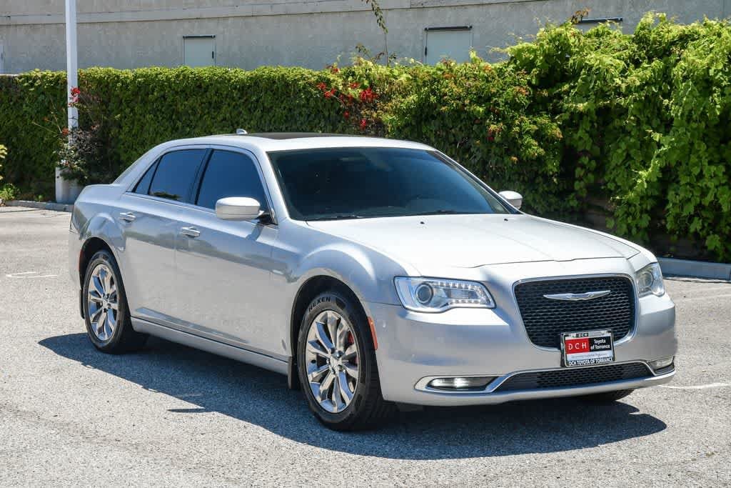 Thumbnail: 2019 Chrysler 300 - 2