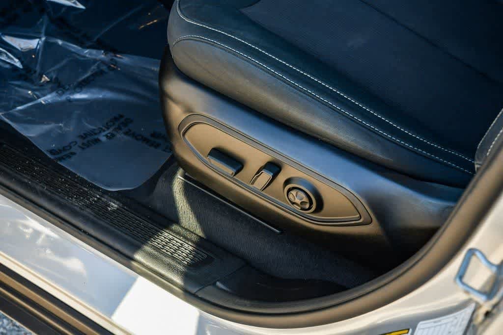 Thumbnail: 2023 Jeep Grand Cherokee L - 21