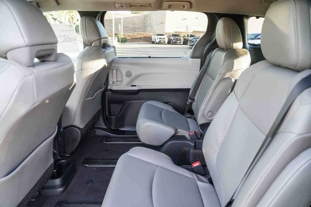 Thumbnail: 2026 Toyota Sienna - 19