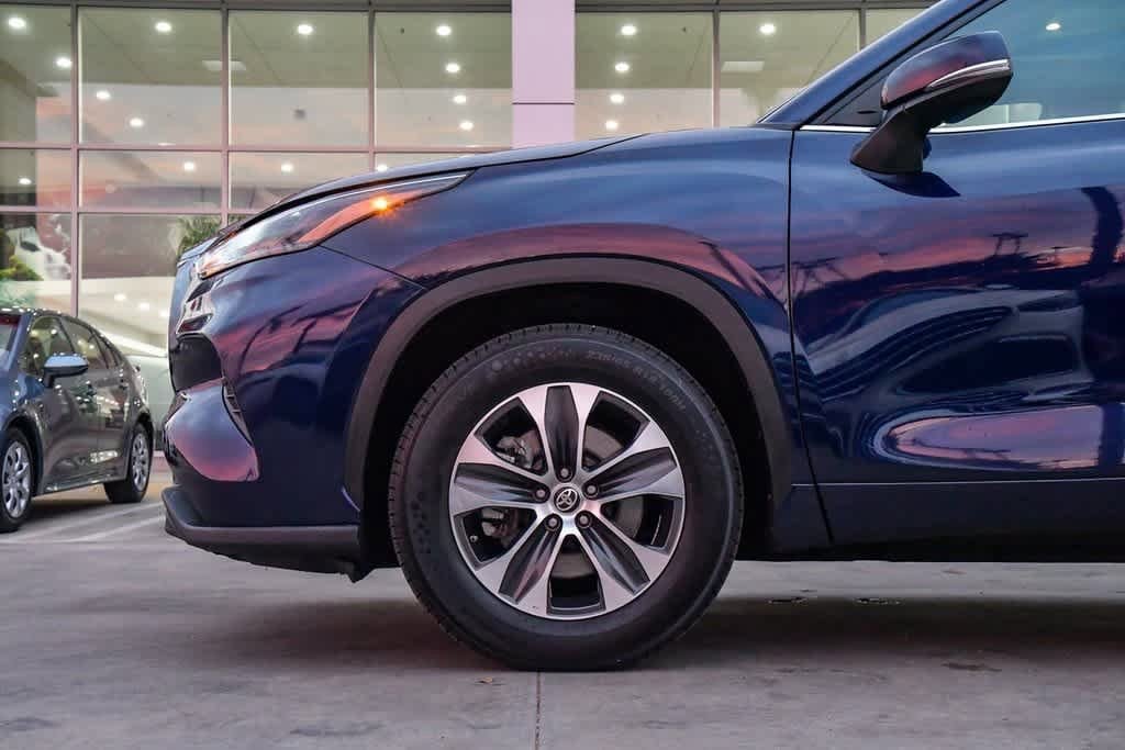 Thumbnail: 2022 Toyota Highlander - 10