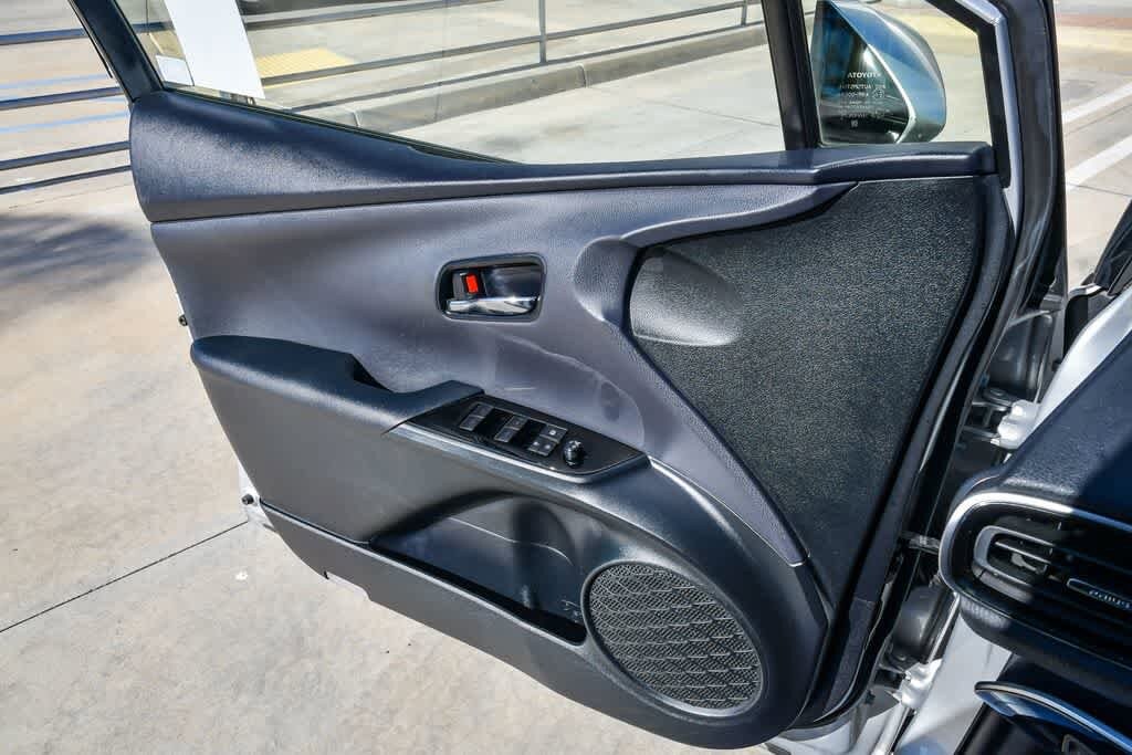 Thumbnail: 2019 Toyota Prius Prime - 26