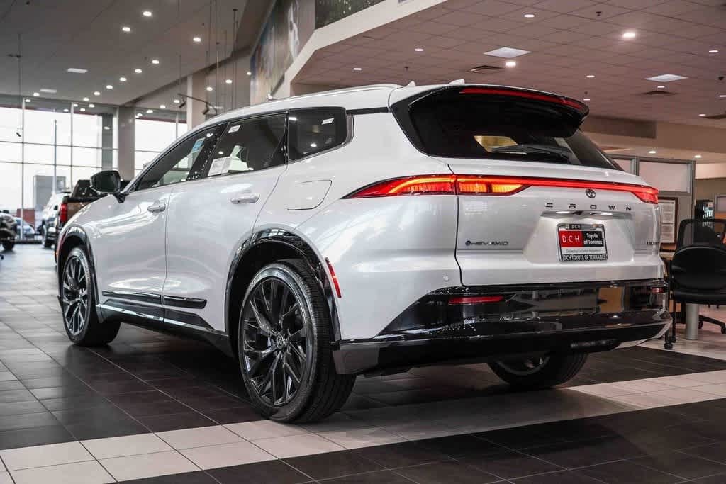 Thumbnail: 2025 Toyota Crown Signia - 8