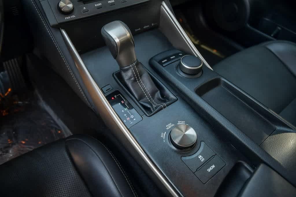Thumbnail: 2016 Lexus IS - 21