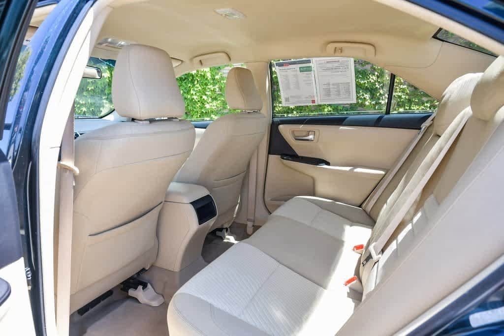 2015 Toyota Camry LE 19
