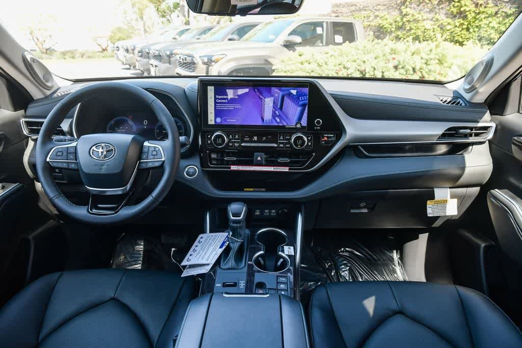 Thumbnail: 2026 Toyota Highlander - 14