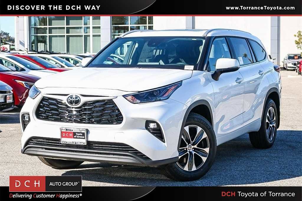 2026 Toyota Highlander XLE's photo