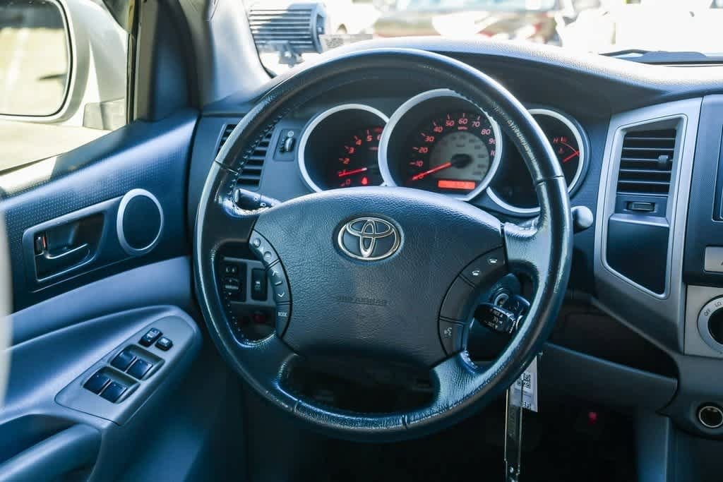 Thumbnail: 2011 Toyota Tacoma - 16