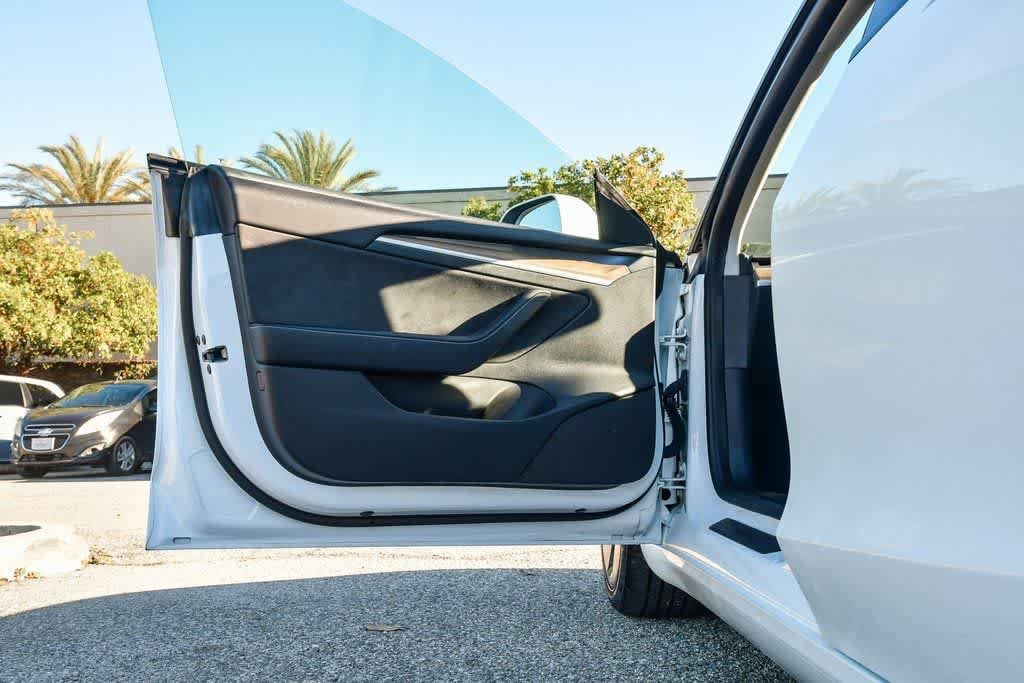 Thumbnail: 2023 Tesla Model 3 - 19