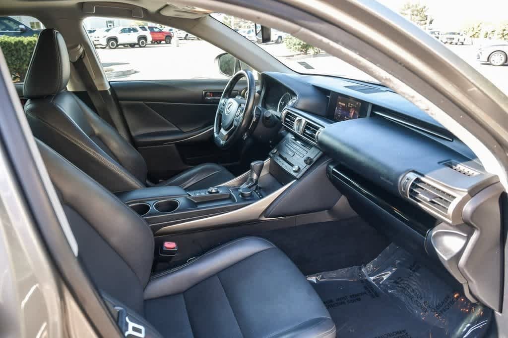 Thumbnail: 2016 Lexus IS - 15