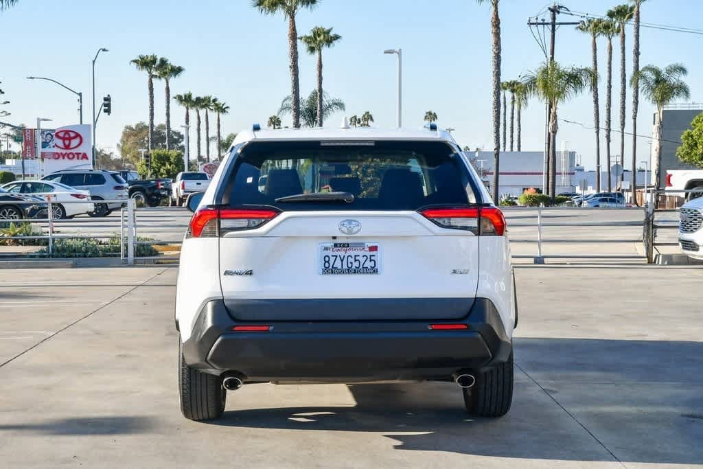 Thumbnail: 2021 Toyota RAV4 - 8