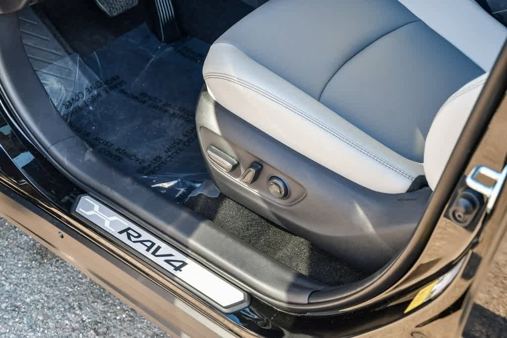 Thumbnail: 2025 Toyota RAV4 - 20