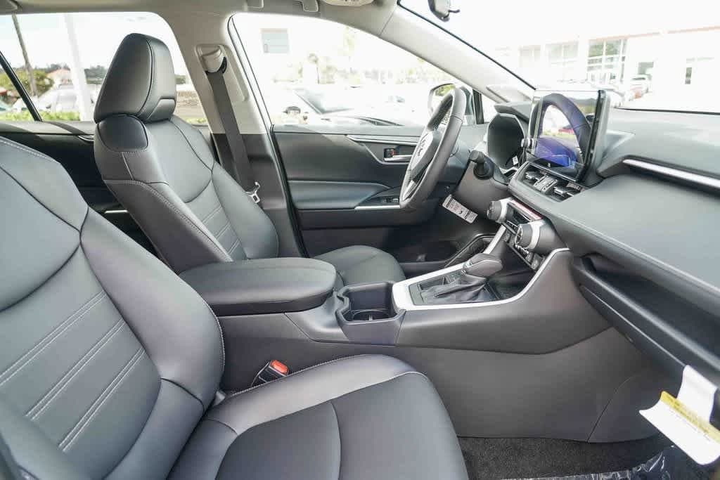 Thumbnail: 2025 Toyota RAV4 - 17