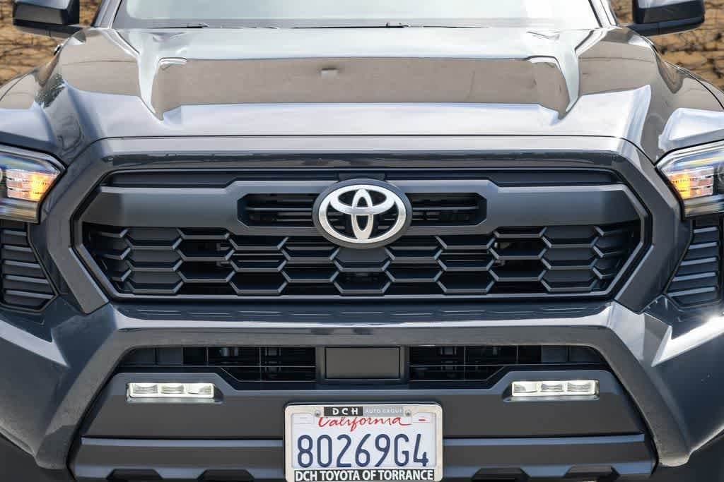 2025 Toyota Tacoma Hybrid TRD Off Road photo 4