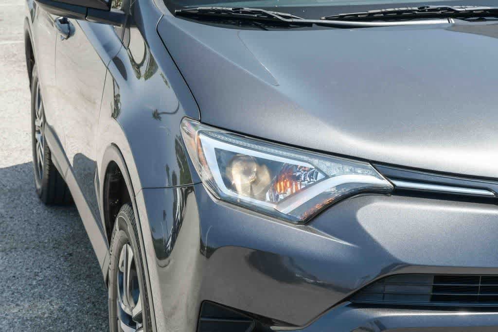 Thumbnail: 2017 Toyota RAV4 - 3