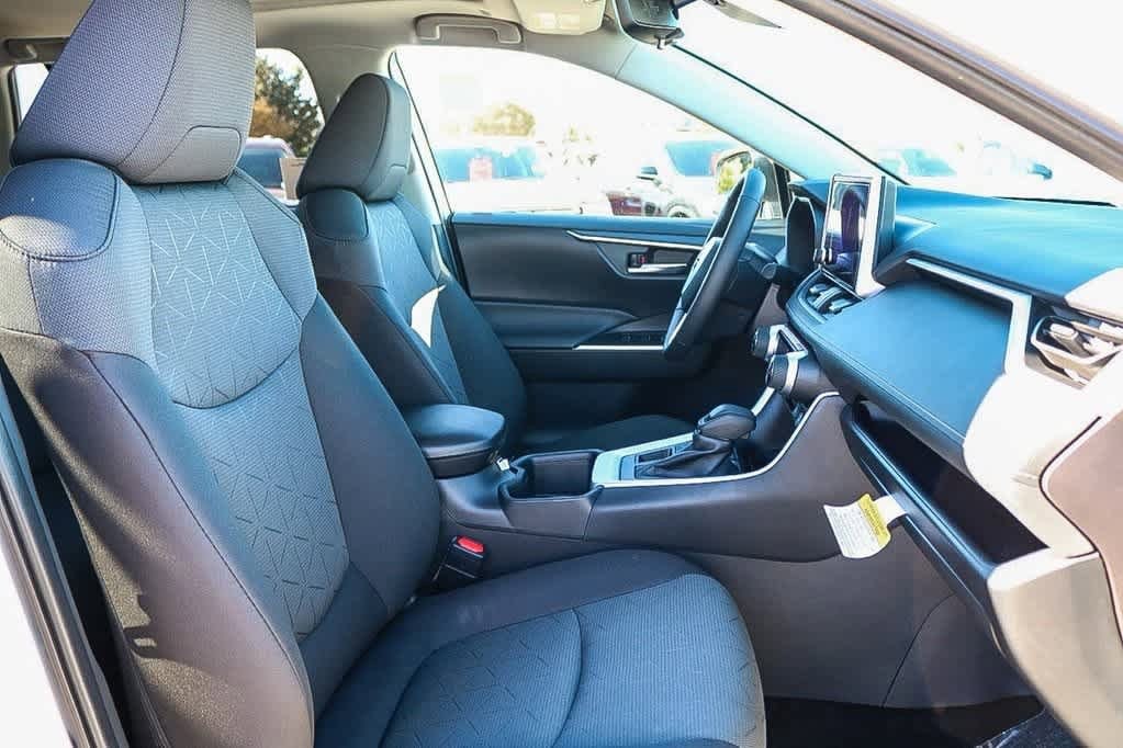 Thumbnail: 2025 Toyota RAV4 - 16