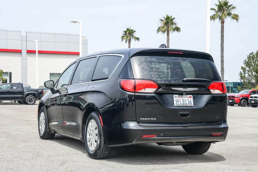Thumbnail: 2019 Chrysler Pacifica - 9